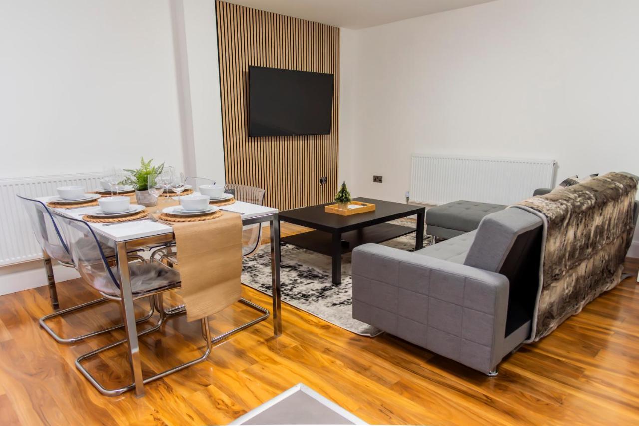 Extended I Contractors I Free Parking Londra